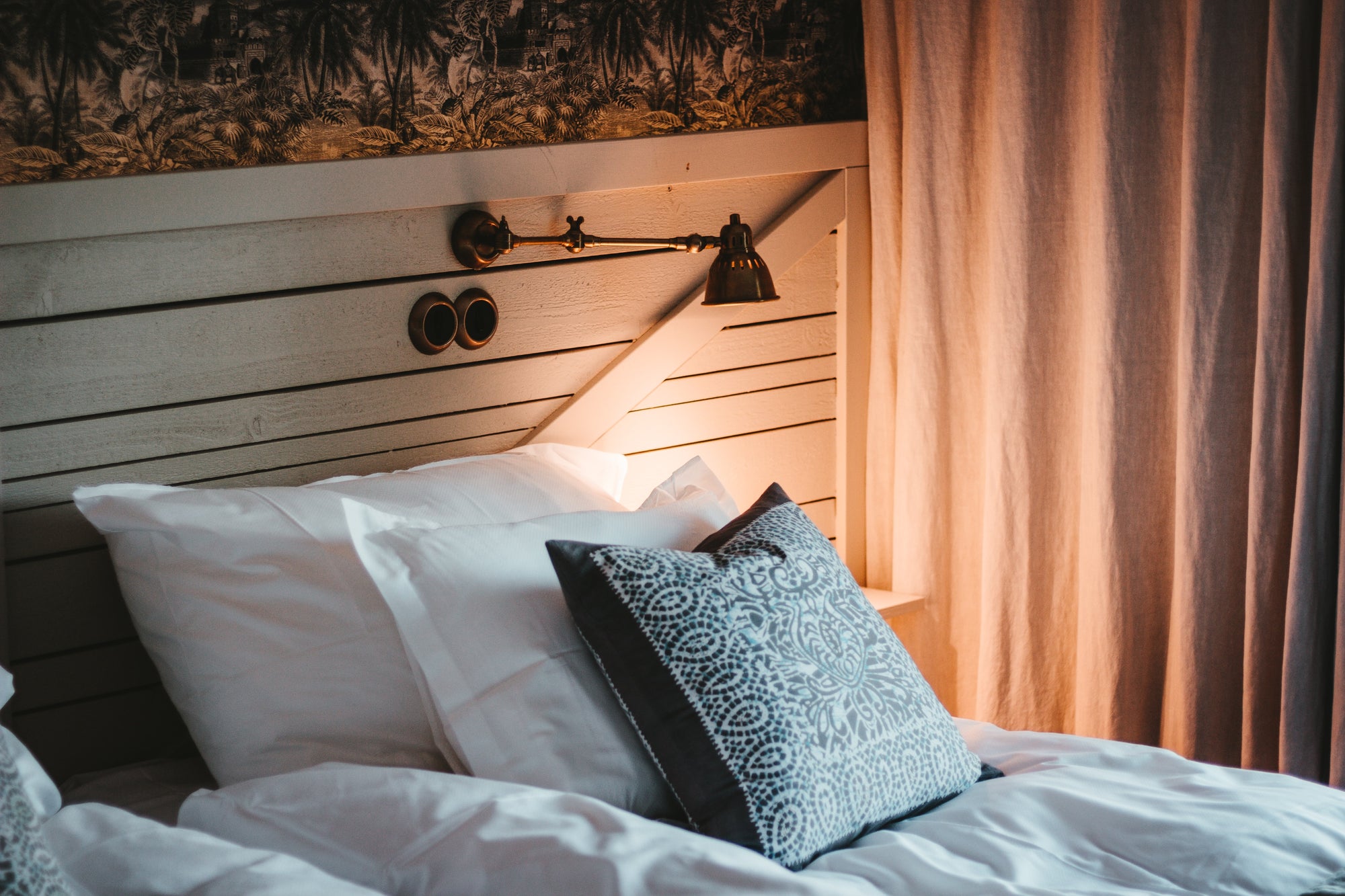 5 Ways to Unwind Before Bed